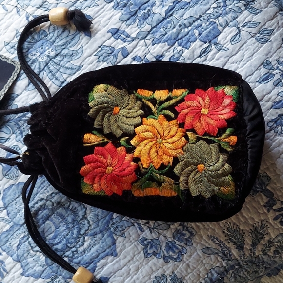 Velvet bag - Picture 1 of 8